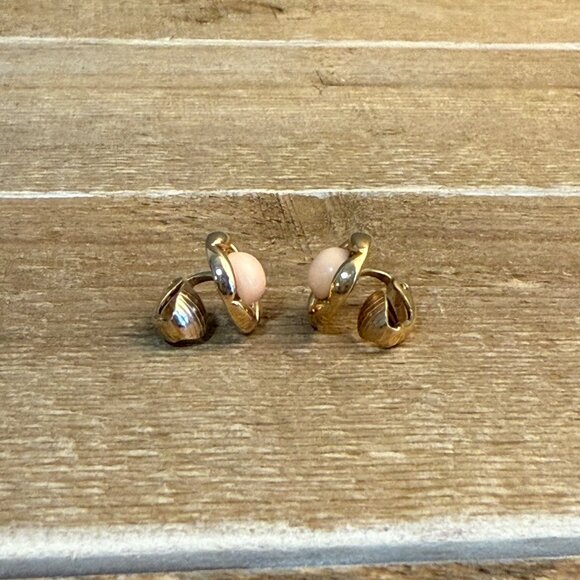 Vintage 70's Avon Pink & Gold Tone Floral Clip On Earrings - Picture 2 of 6